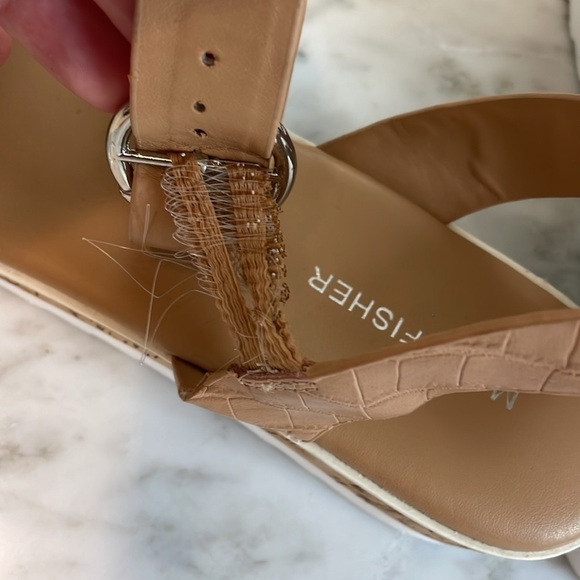 Marc Fisher women’s tan platform ankle strap sandals size 8.5 great condition - Picture 9 of 9